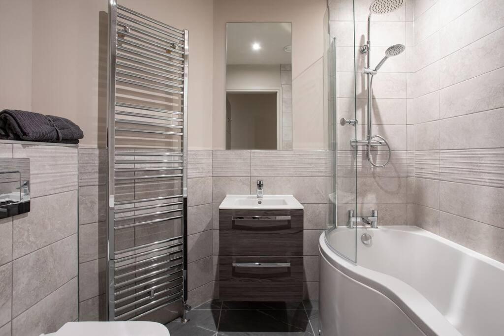 Modern 2Br With Balcony Next To The City Airport Bhd - Free Parking Belfast Exterior foto