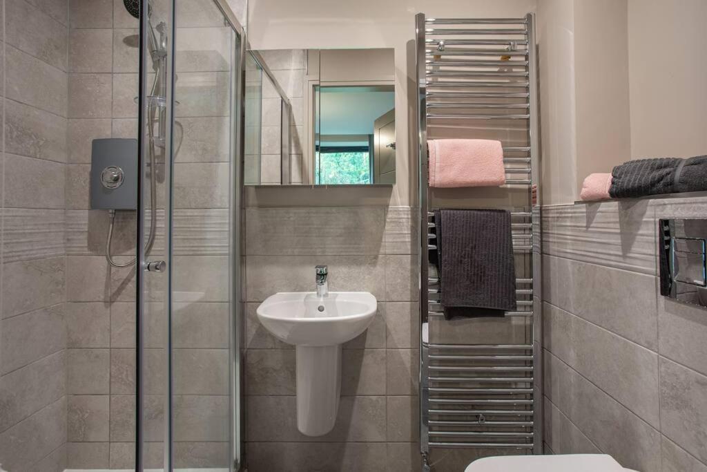 Modern 2Br With Balcony Next To The City Airport Bhd - Free Parking Belfast Exterior foto